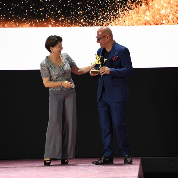 Min-Plen- Cecilia Piccioni Premia Alfredo Campisi